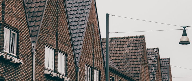 The Ultimate Guide to Picking the Top 10 Airlines: Weighing the Pros, Cons, and Costs